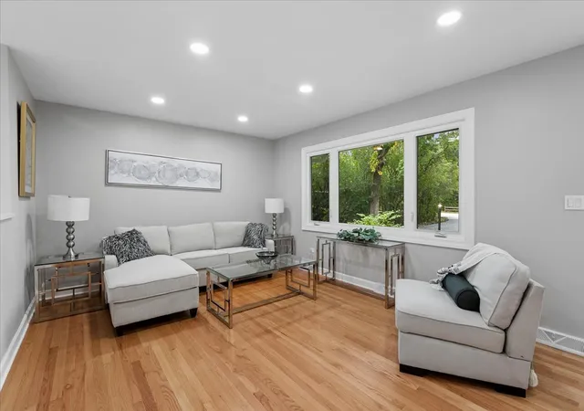 Photo 3 of Single family home for sale at 26890 N Longwood Rd, Lake Forest, IL 60045 | MLS# 12768838 | Listing updated on 2026-09-28