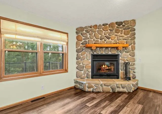 Photo 3 of Sale Pending at 1189 N Blackhawk Rd, Oregon, IL 61061 | MLS# 12768839 | Listing updated on 2026-09-30