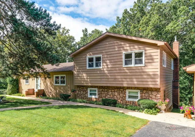Photo 1 of Single family home for sale at 39152 N W End Dr, Spring Grove, IL 60081 | MLS# 12768842 | Listing updated on 2026-10-03