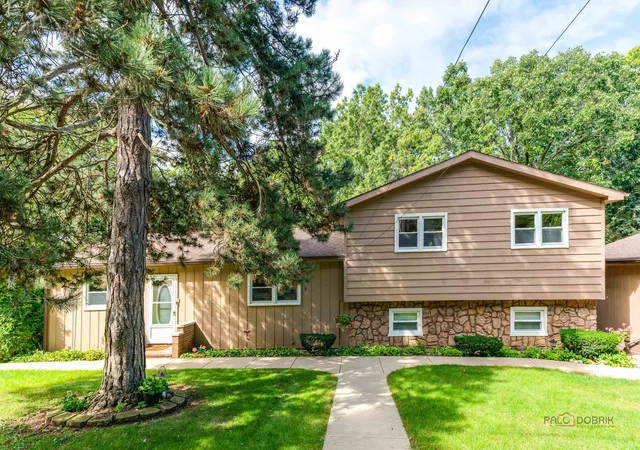 Photo 2 of Single family home for sale at 39152 N W End Dr, Spring Grove, IL 60081 | MLS# 12768842 | Listing updated on 2026-10-03