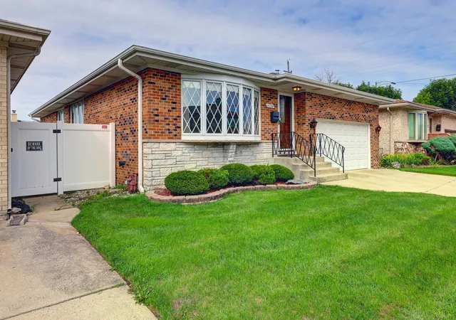 Photo 2 of Sale Pending at 4734 N Maria Ct, Chicago, IL 60656 | MLS# 12768849 | Listing updated on 2026-10-03