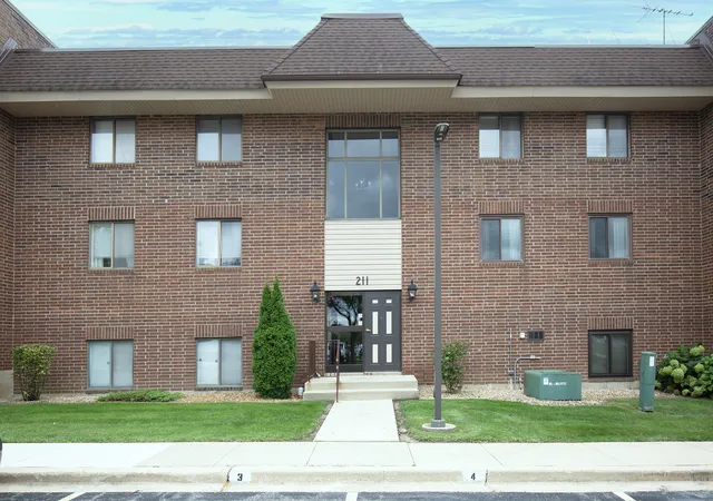 Photo 2 of Condo for sale at 211 E Janata Ave #3B, Lombard, IL 60148 | MLS# 12768854 | Listing updated on 2026-09-24
