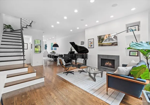 Photo 2 of Single family home for sale at 1940 W Wabansia Ave, Chicago, IL 60622 | MLS# 12768858 | Listing updated on 2026-10-06