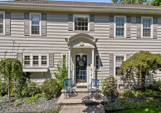 Photo 3 of Single family home for sale at 195 Maple Hl Rd, Glencoe, IL 60022 | MLS# 12768870 | Listing updated on 2026-10-01