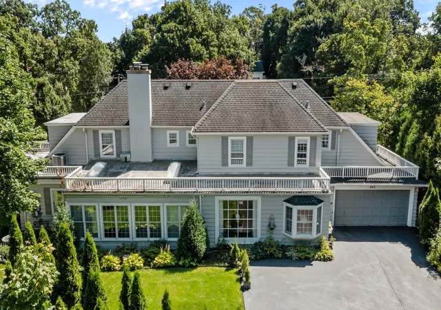 Photo 3 of Single family home for sale at 195 Maple Hl Rd, Glencoe, IL 60022 | MLS# 12768870 | Listing updated on 2026-10-01