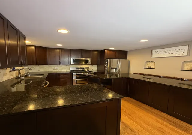 Photo 2 of Single family home for sale at 565 Maywood Ln, Lisle, IL 60532 | MLS# 12768882 | Listing updated on 2026-09-25