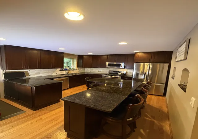 Photo 3 of Single family home for sale at 565 Maywood Ln, Lisle, IL 60532 | MLS# 12768882 | Listing updated on 2026-09-25