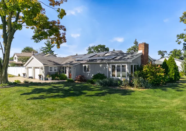 Single family home for sale at 11258 S Oak Park Ave, Worth, IL 60482 | MLS# 12768910
