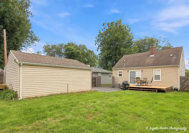 Photo 2 of Single family home for sale at 1124 Fulton Ave, Winthrop Harbor, IL 60096 | MLS# 12768919 | Listing updated on 2026-09-30