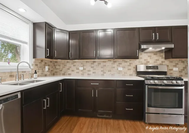 Photo 3 of Single family home for sale at 1124 Fulton Ave, Winthrop Harbor, IL 60096 | MLS# 12768919 | Listing updated on 2026-09-30