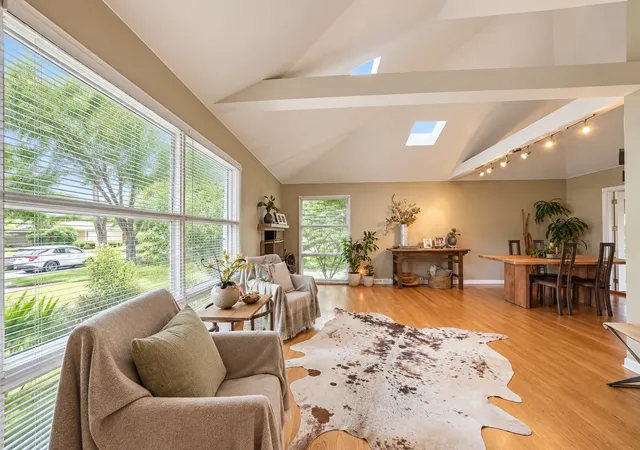 Photo 3 of Single family home for sale at 426 Amherst Ave, Des Plaines, IL 60016 | MLS# 12768921 | Listing updated on 2026-09-28