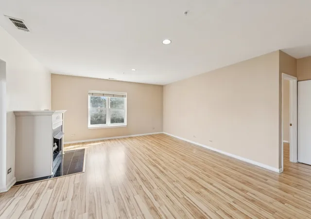 Photo 4 of Condo for sale at 1319 Chicago Ave #305, Evanston, IL 60201 | MLS# 12768929 | Listing updated on 2026-10-02