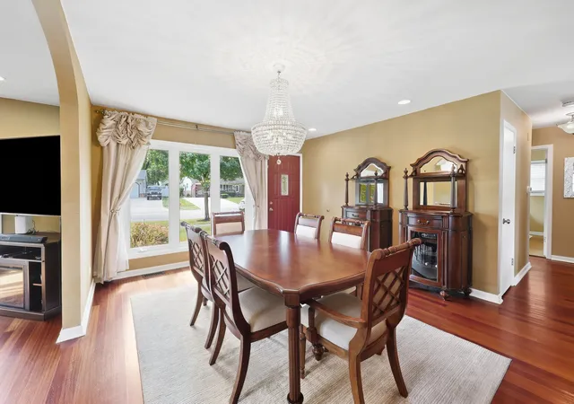 Photo 4 of Single family home for sale at 382 Maple Ln, Elk Grove Village, IL 60007 | MLS# 12768946 | Listing updated on 2026-09-30