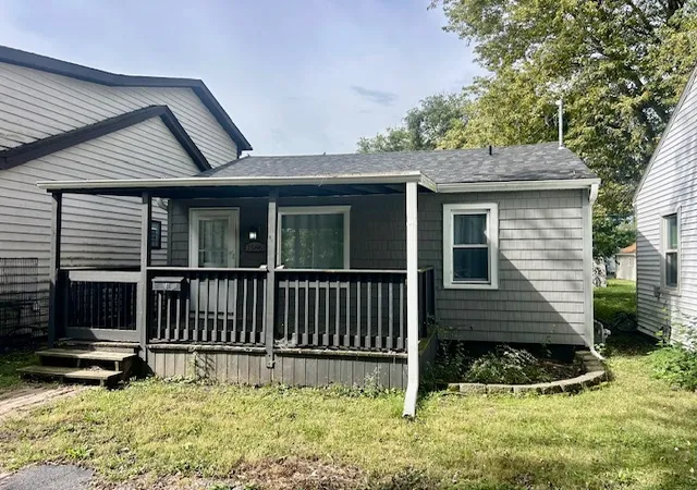 Single family home for sale at 1586 Faithorn Ave, Crete, IL 60417 | MLS# 12768947