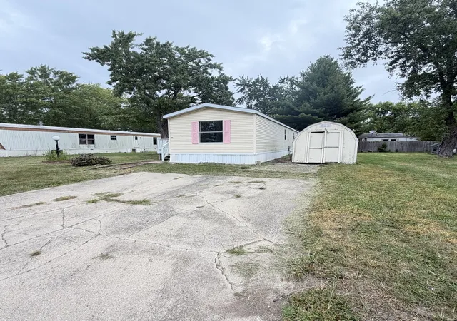 Photo 2 of Manufactured home for sale at 29 Pulaski St, Mahomet, IL 61853 | MLS# 12768948 | Listing updated on 2026-09-30