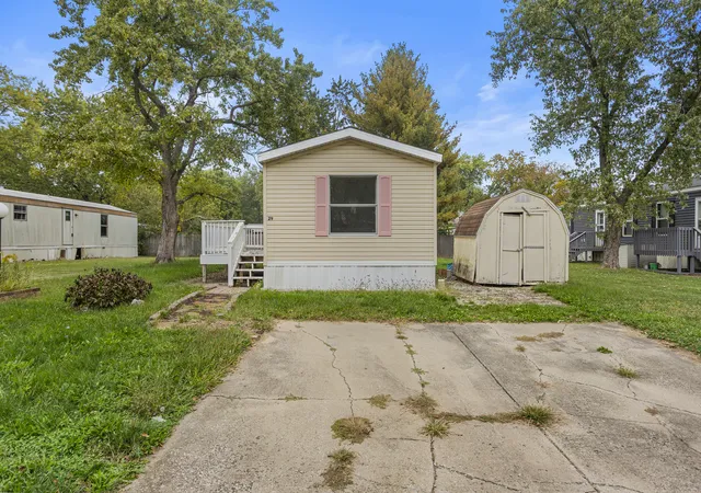 Photo 2 of Manufactured home for sale at 29 Pulaski St, Mahomet, IL 61853 | MLS# 12768948 | Listing updated on 2026-10-21