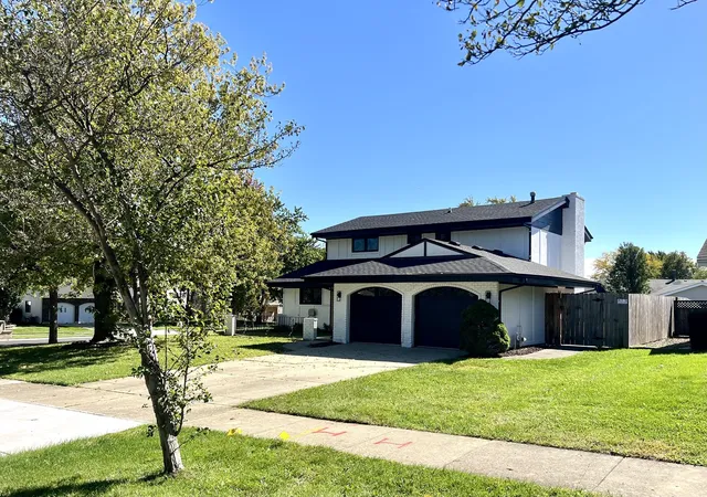 Photo 1 of Single family home for sale at 214 Cambridge Ln, Bloomingdale, IL 60108 | MLS# 12768953 | Listing updated on 2026-10-02