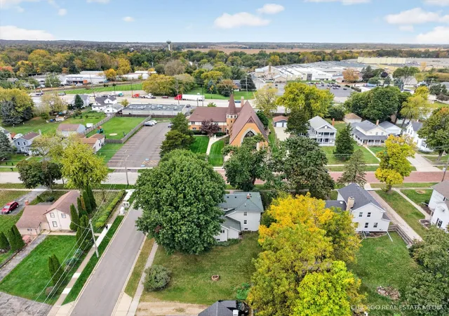 Photo 3 of Single family home for sale at 10912 N Woodstock St, Huntley, IL 60142 | MLS# 12768958 | Listing updated on 2026-10-22