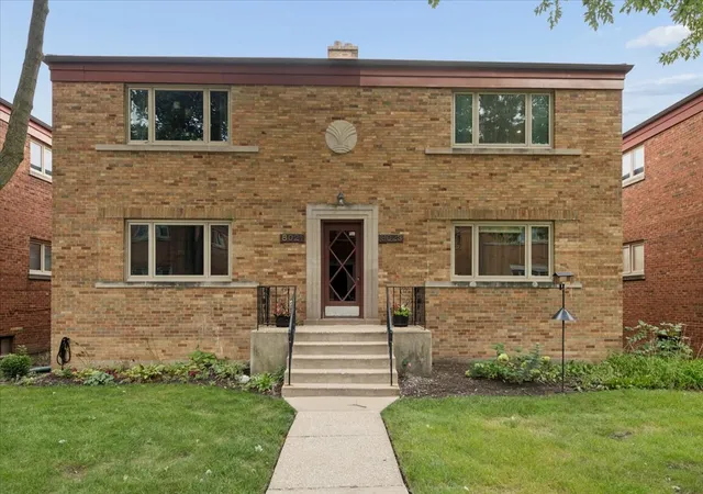 Listing Photo 1 - Condo for sale in building located at 8023 Lake St, River Forest, IL 60305 - Unit #2