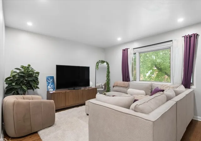Listing Photo 3 - Condo for sale in building located at 8023 Lake St, River Forest, IL 60305 - Unit #2