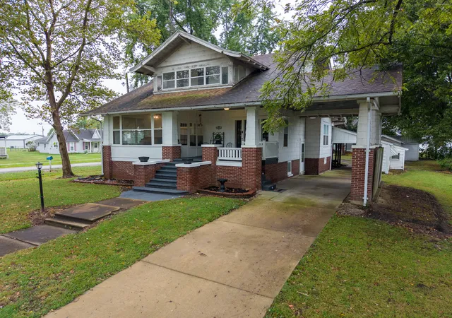 Photo 2 of Single family home for sale at 311 E Monroe Ave, Farina, IL 62838 | MLS# 12768981 | Listing updated on 2026-10-27