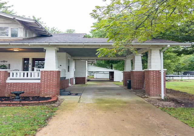 Photo 3 of Single family home for sale at 311 E Monroe Ave, Farina, IL 62838 | MLS# 12768981 | Listing updated on 2026-10-27