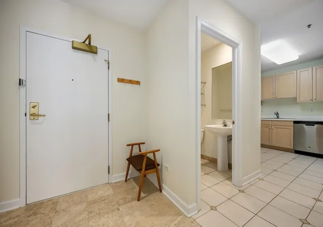 Listing Photo 4 - Condo for sale in building located at 1107 Greenleaf Ave, Wilmette, IL 60091 - Unit #3G