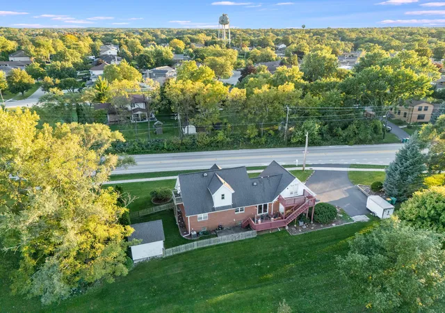 Photo 3 of Single family home for sale at 917 Mccarthy Rd, Lemont, IL 60439 | MLS# 12769005 | Listing updated on 2026-10-07