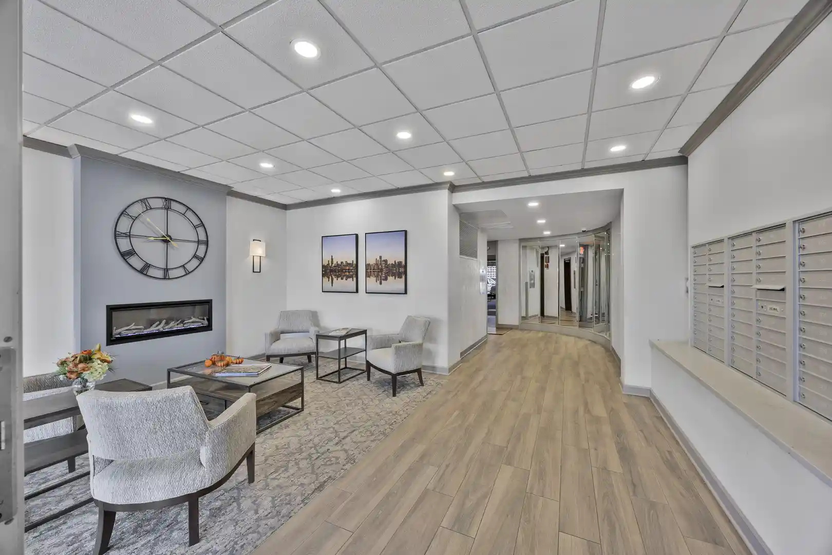 Listing Photo 2 - Condo for sale in 141 N La Grange Rd located at 141 N La Grange Rd, La Grange, IL 60525 - Unit #901