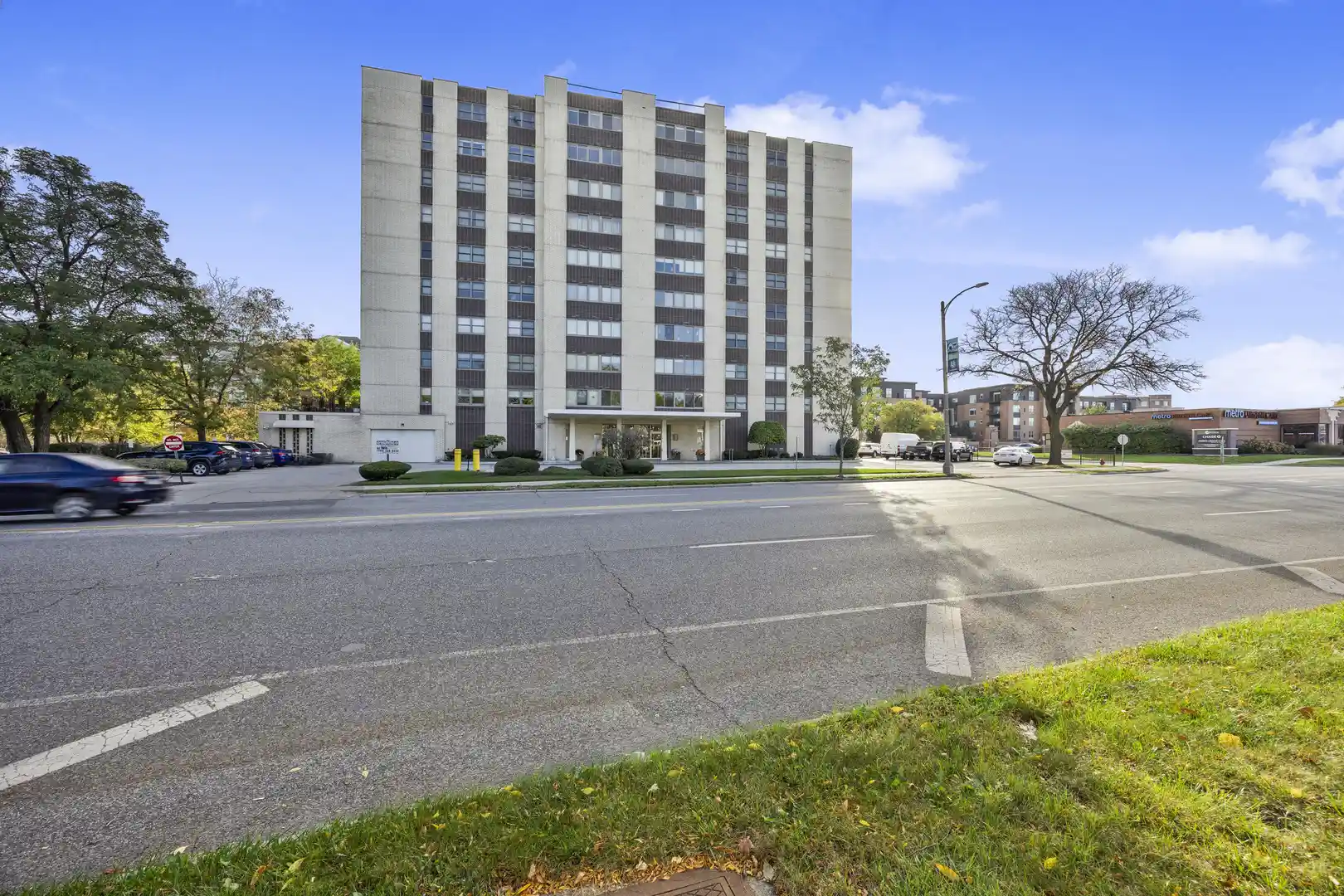 Listing Photo 25 - Condo for sale in 141 N La Grange Rd located at 141 N La Grange Rd, La Grange, IL 60525 - Unit #901
