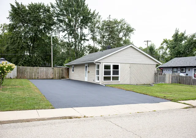 Photo 1 of Single family home for sale at 3 Walnut St, Carpentersville, IL 60110 | MLS# 12769012 | Listing updated on 2026-10-01