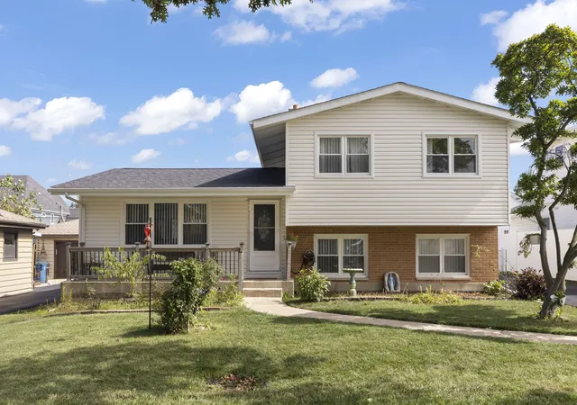 Photo 1 of Single family home for sale at 639 N Indiana St, Elmhurst, IL 60126 | MLS# 12769021 | Listing updated on 2026-09-25