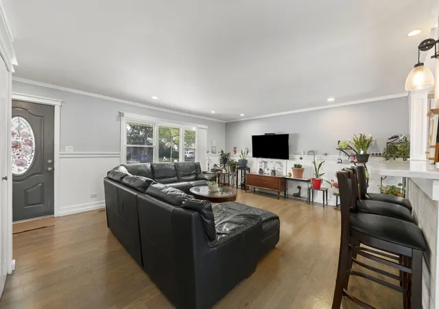 Photo 2 of Single family home for sale at 639 N Indiana St, Elmhurst, IL 60126 | MLS# 12769021 | Listing updated on 2026-09-25