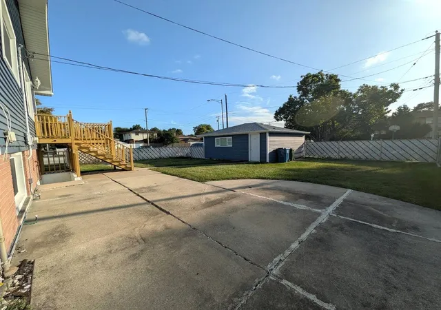 Photo 4 of Single family home for sale at 10301 Minnick Ave, Oak Lawn, IL 60453 | MLS# 12769023 | Listing updated on 2026-09-25