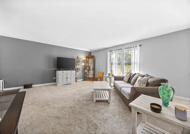 Photo 3 of Single family home for sale at 808 South Rd, Lisle, IL 60532 | MLS# 12769031 | Listing updated on 2026-09-24