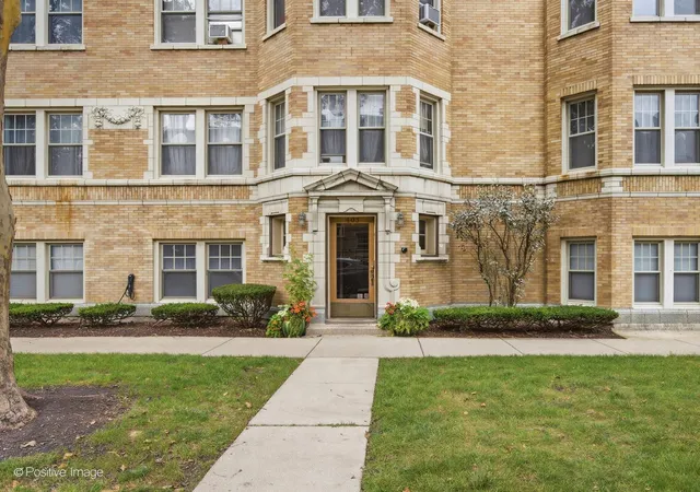 Photo 1 of Condo for sale at 403 S Harvey Ave #2B, Oak Park, IL 60302 | MLS# 12769043 | Listing updated on 2026-10-02