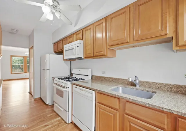 Photo 4 of Condo for sale at 403 S Harvey Ave #2B, Oak Park, IL 60302 | MLS# 12769043 | Listing updated on 2026-10-02