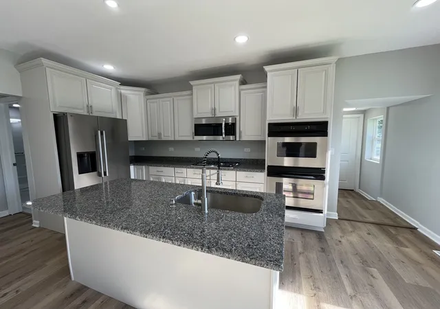 Photo 4 of Single family home for sale at 112 E South St, Granville, IL 61326 | MLS# 12769048 | Listing updated on 2026-09-30