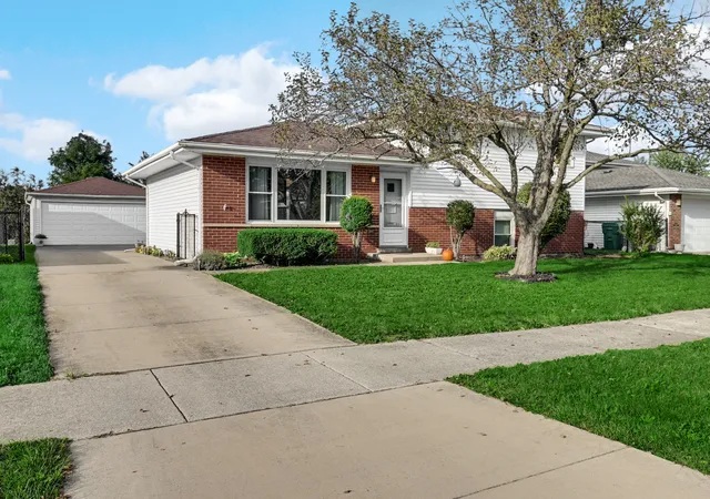 Photo 2 of Single family home for sale at 6500 182nd Street, Tinley Park, IL 60477 | MLS# 12769053 | Listing updated on 2026-10-07