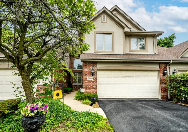 Photo 1 of Townhouse for sale at 21336 Settlers Pond Dr, Frankfort, IL 60423 | MLS# 12769054 | Listing updated on 2026-10-07
