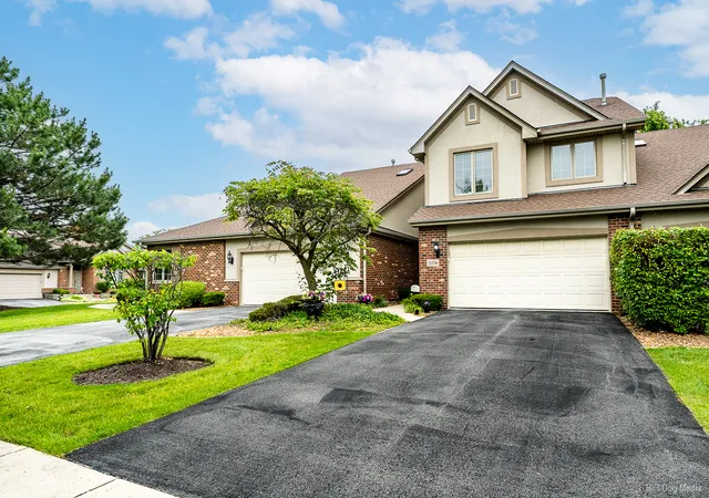 Photo 3 of Townhouse for sale at 21336 Settlers Pond Dr, Frankfort, IL 60423 | MLS# 12769054 | Listing updated on 2026-10-07