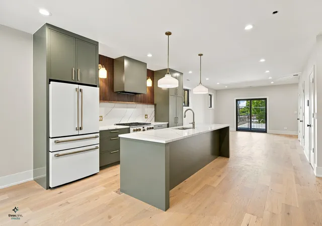 Listing Photo 3 - Condo for sale in building located at 3116 N Western Ave, Chicago, IL 60618 - Unit #2
