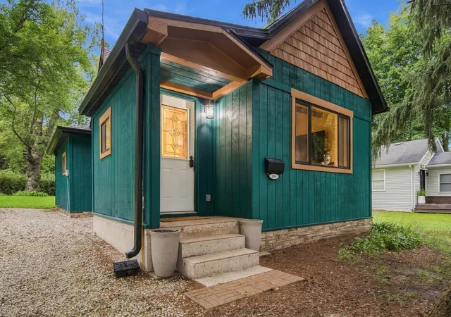 Photo 1 of Single family home for sale at 905 University St, Dixon, IL 61021 | MLS# 12769078 | Listing updated on 2026-09-25