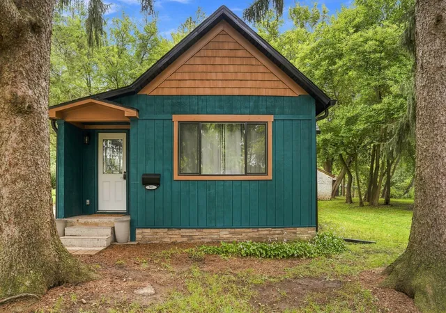 Photo 3 of Single family home for sale at 905 University St, Dixon, IL 61021 | MLS# 12769078 | Listing updated on 2026-09-25