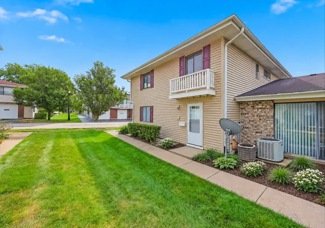 Photo 1 of Sale Pending at 18 Eastham Ct #18, Schaumburg, IL 60193 | MLS# 12769079 | Listing updated on 2026-09-29