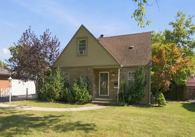 Single family home for sale at 2115 Halsey Dr, Des Plaines, IL 60018 | MLS# 12769084