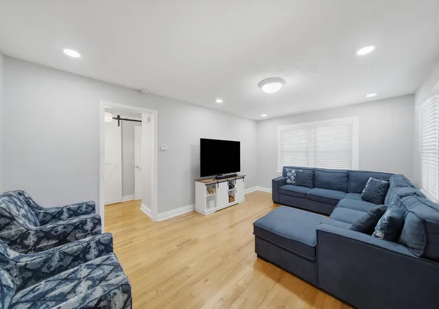 Photo 3 of Single family home for sale at 2115 Halsey Dr, Des Plaines, IL 60018 | MLS# 12769084 | Listing updated on 2026-10-01