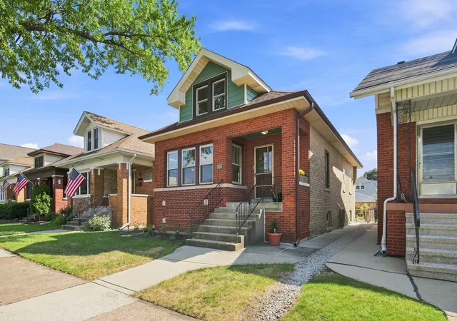 Photo 2 of Single family home for sale at 5941 W Waveland Ave, Chicago, IL 60634 | MLS# 12769086 | Listing updated on 2026-09-29