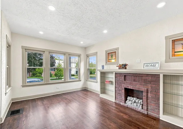 Photo 3 of Single family home for sale at 5941 W Waveland Ave, Chicago, IL 60634 | MLS# 12769086 | Listing updated on 2026-09-29