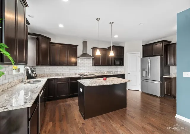 Photo 3 of Single family home for sale at 991 S Carly Cir, Yorkville, IL 60560 | MLS# 12769089 | Listing updated on 2026-10-06